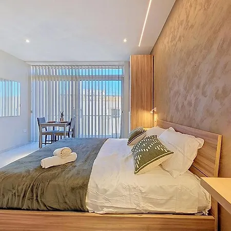 Cozy Near & Promenade